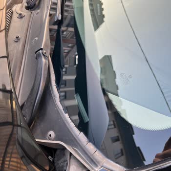 BMW Araçlarda Su Alan Ön Cam Sorunu
