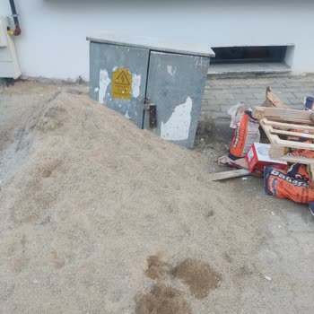 Tehlike Saçan Trafo: Çocuklar İçin Risk Oluşturuyor