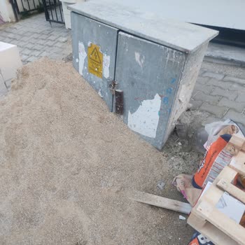 Tehlike Saçan Trafo: Çocuklar İçin Risk Oluşturuyor