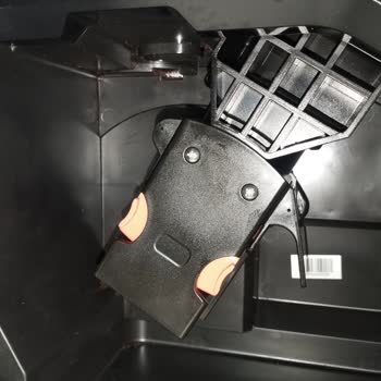 Kilitlenmiş Espresso Makinesi: Çözüm Bekleniyor!