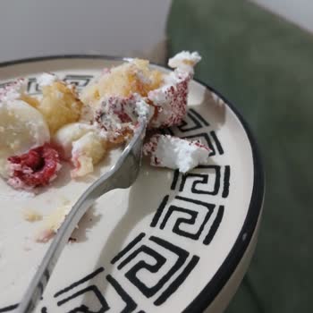 Tatlıbak'tan Aldığım Pastada İstenmeyen Sürpriz