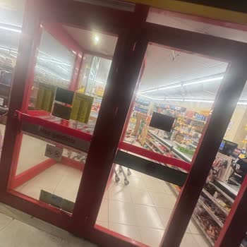 Mağaza Çalışanlarının İlgisizliği Ve Erken Kapanış