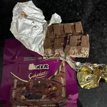 Bozuk Çikolata Şoku: Ülker Fındıklı Üzümlü'de Ne Var?
