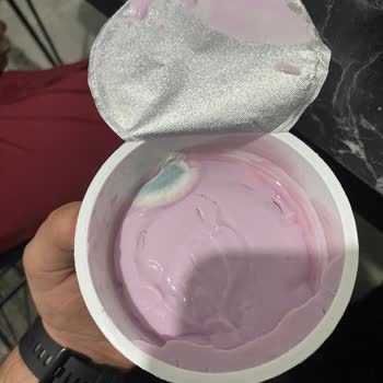 Sek Quark Meyveli Yoğurtta Beklenmedik Küf Sorunu