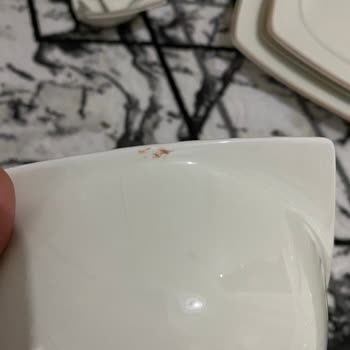 Kırık Çeyiz Takımı Ve İlgisizlik