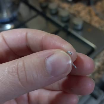 Zeni Süt Ve Süt Ürünleri Karapınar Kaşar Peynirinden Sivri Metal Tel Çıktı!