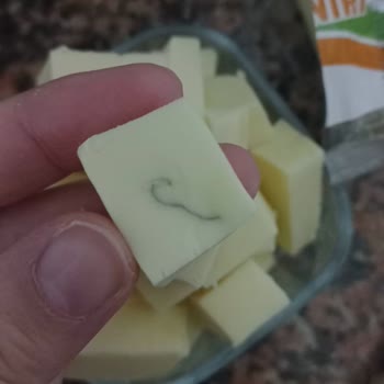 Zeni Süt Ve Süt Ürünleri Karapınar Kaşar Peynirinden Sivri Metal Tel Çıktı!