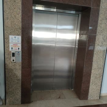 Hastanede Asansör Sorunu: Hasta Yakınları Mağdur