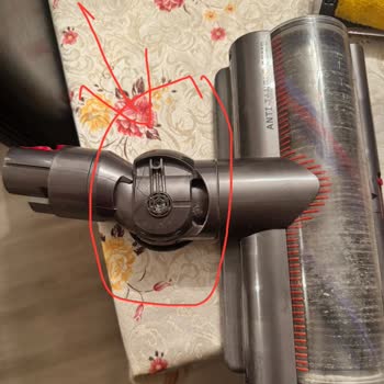 Dyson V15 Süpürge: Yüksek Fiyat, Düşük Performans
