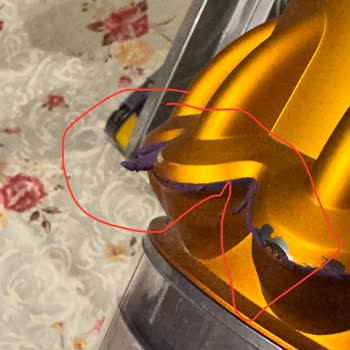 Dyson V15 Süpürge: Yüksek Fiyat, Düşük Performans