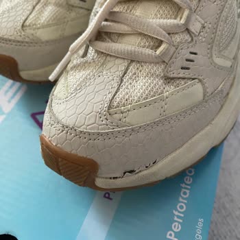 Skechers Ayakkabı Hayal Kırıklığı: Patlayan Sol Ön Kısım