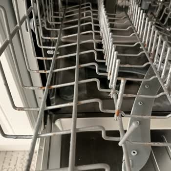 Paslanan Raflar Ve Yüksek Yedek Parça Ücretleri