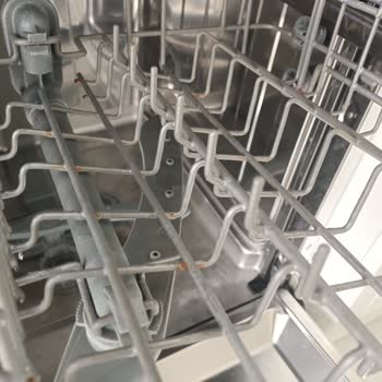 Paslanan Raflar Ve Yüksek Yedek Parça Ücretleri