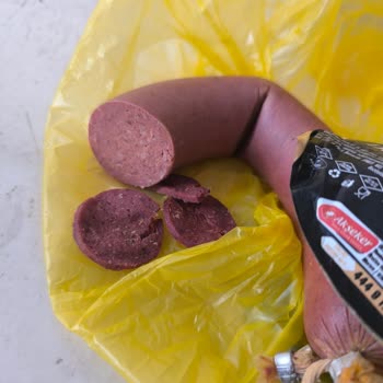 Akşeker Sucuğun İçindeki Gizemli Kabarcıklar