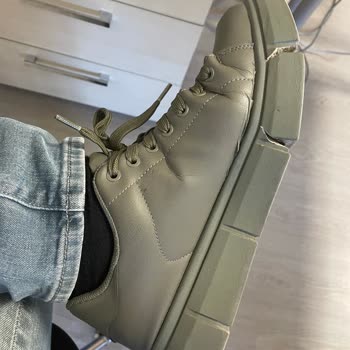 Zara Ayakkabım Sekiz Ayda Ortadan İkiye Ayrıldı