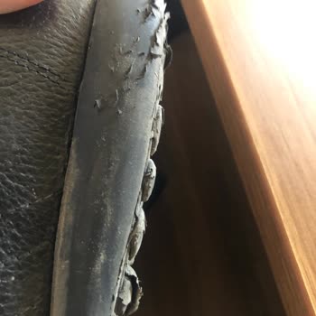 Dayanıklılığı Sorgulatan Ayakkabı Ve Yetersiz Müşteri Hizmeti