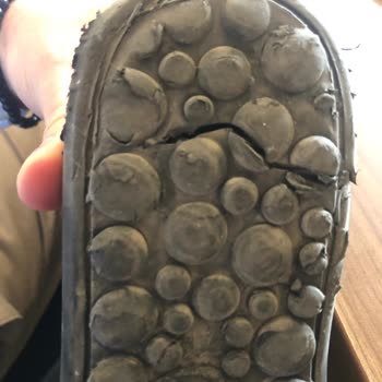 Dayanıklılığı Sorgulatan Ayakkabı Ve Yetersiz Müşteri Hizmeti