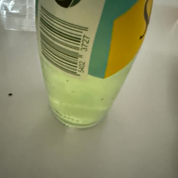 Schweppes Bitter Lemon Şişelerinde Gizemli Tortular