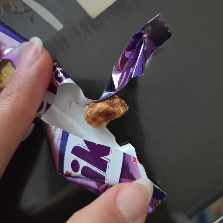 Ülker Piko'dan Çıkan Sert Madde Dişimi Çatlattı