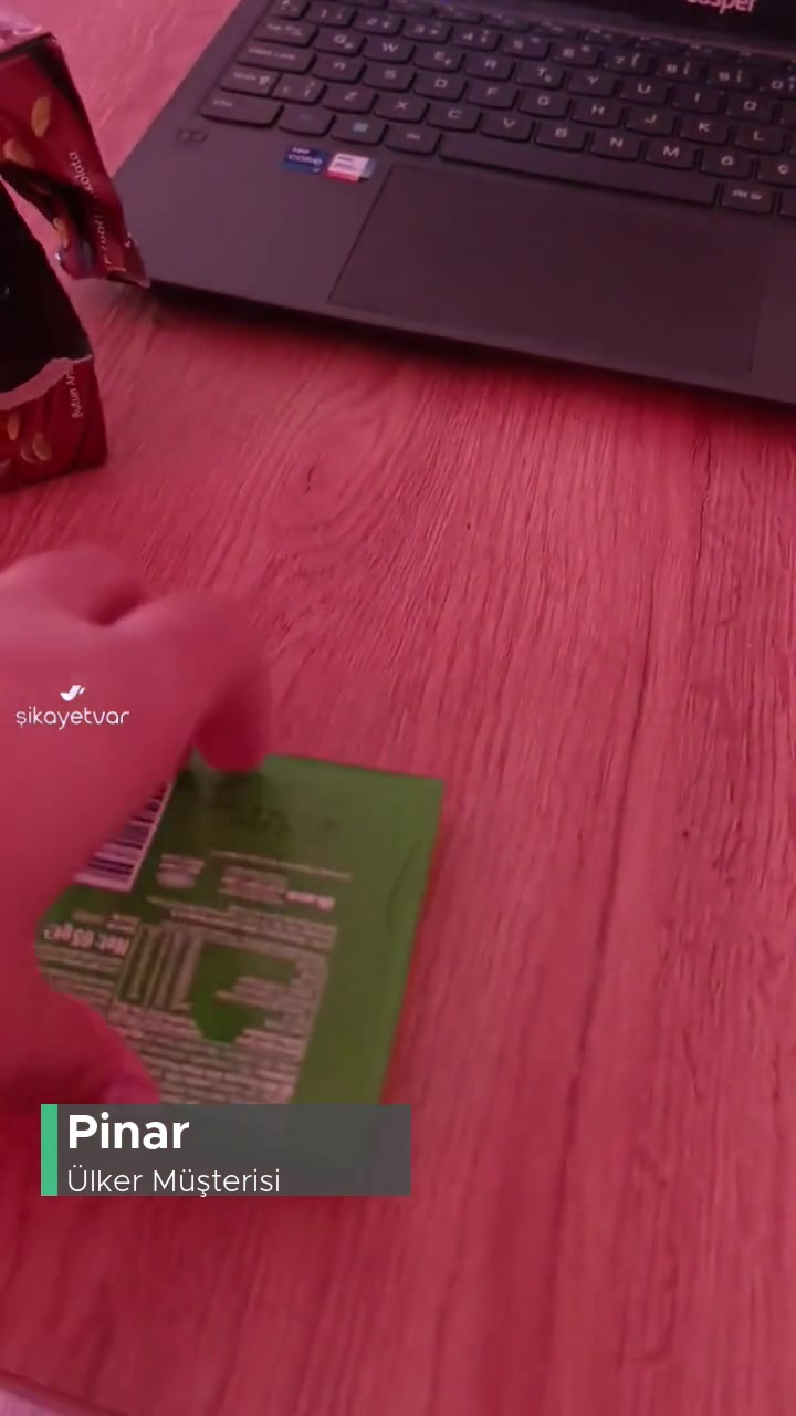 Ülker Bozuk Çikolata Fıstıklı Çikolata videonun kapak resmi