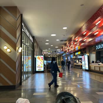 AVM'de Müşteri Memnuniyetsizliği: Boş Masadan Kaldırıldım