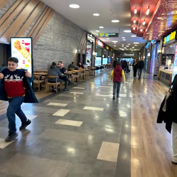 AVM'de Müşteri Memnuniyetsizliği: Boş Masadan Kaldırıldım