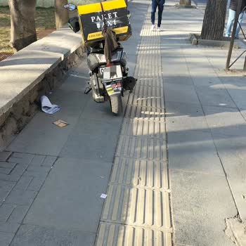 Kaldırımlarda Tehlike Yaratan Kuryeler