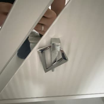 Kalitesiz Mobilya Kulpları Ve İlgisiz Hizmet