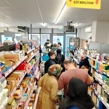 Market Alışverişinde Tek Kasiyer Ve Pos Cihazı Sorunu