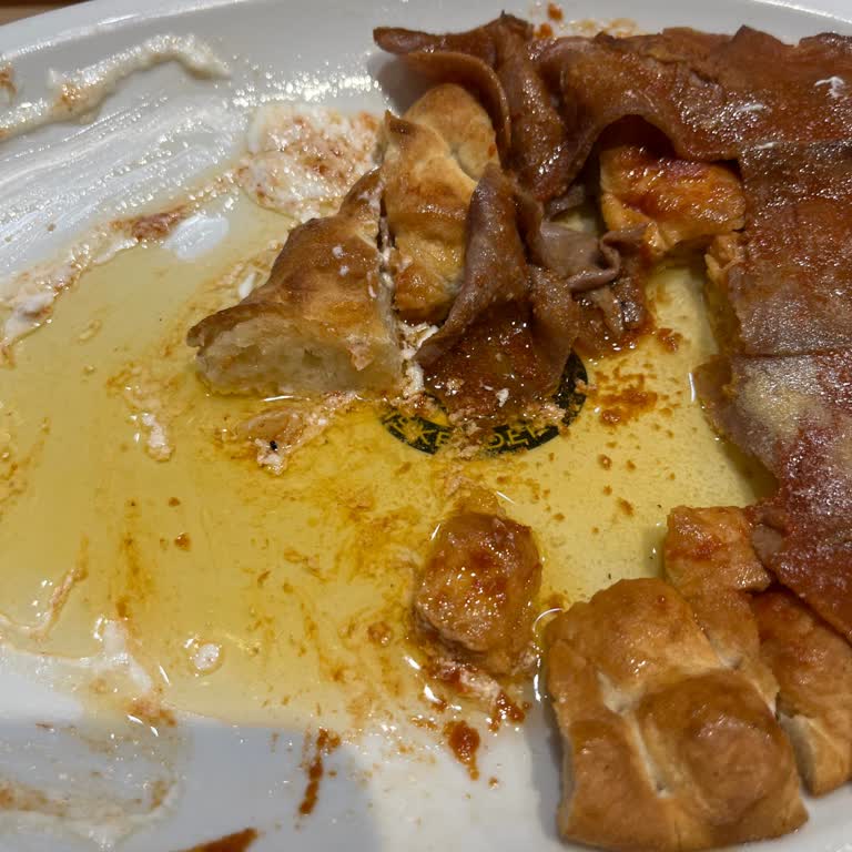 İftar Vaktinde Bayat Yemek Ve Yetersiz Hizmet Skandalı