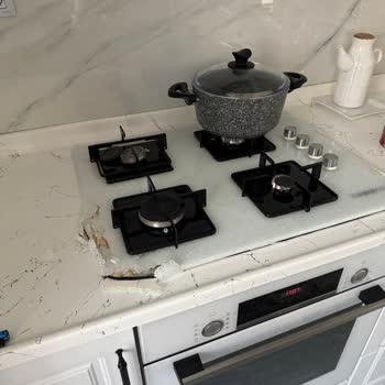 Bosch Ankastre Ocak Camı Patladı: Müşteri Hizmetleri Yetersiz