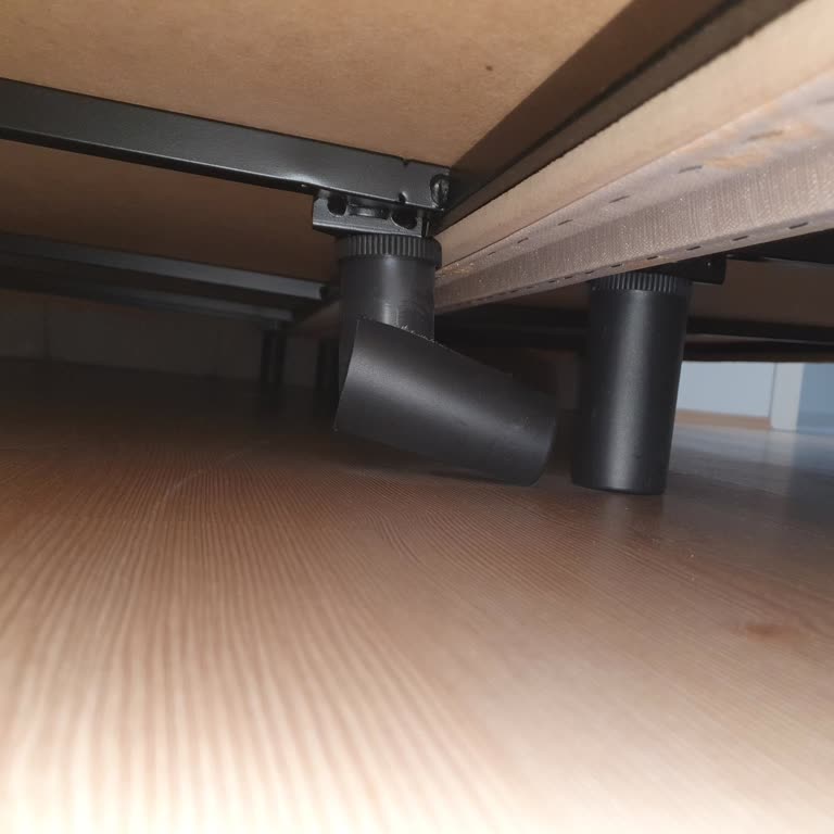 İstikbal'den Aldığımız Bazanın Ayağı Kırıldı, Servis Bekletiyor