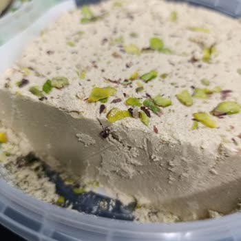 Bezci Tahin Helva İçinde Bir Tane Dahi Fıstık Yok