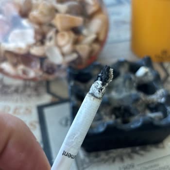 Sigara Paketlerinden Çıkan Odun Parçaları Şaşırtıyor