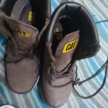 Cat Bot Ayakkabıda Dikiş Hatası Ve İlgisizlik