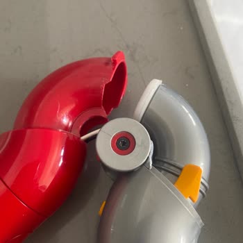 Dyson Süpürgemin Filtre Sorunu Ve Kırılan Parçası