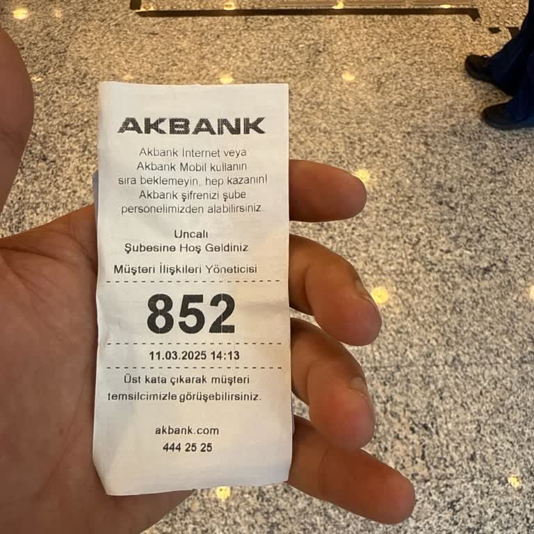 Akbank Uncalı Şubesi'nde Bitmeyen Bekleyiş