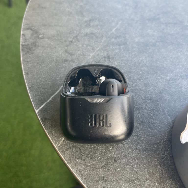 JBL Kulaklığımın Sol Tekini Kaybettim, Yardım Bekliyorum