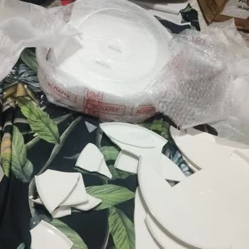 Çeyiz Seti Kabusu: Kırık Tabaklar Ve İletişim Sorunları