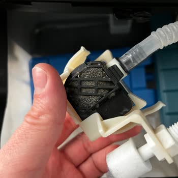 Grundig Hava Soğutucusunda Dayanıksız Parçalar