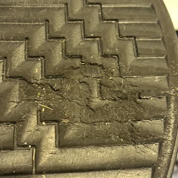 Derimod Botların Tabanı Eriyor: Garanti Süresi Mağduriyeti