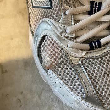 New Balance Ayakkabımın Yırtılması Ve Mağaza İlgisizliği