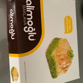 Baklavanın İçinden Çıkan Taşla Şok Olduk