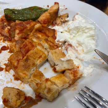 İftar Yemeğinde Hayal Kırıklığı: Kuru Pide Ve Küçük Porsiyonlar