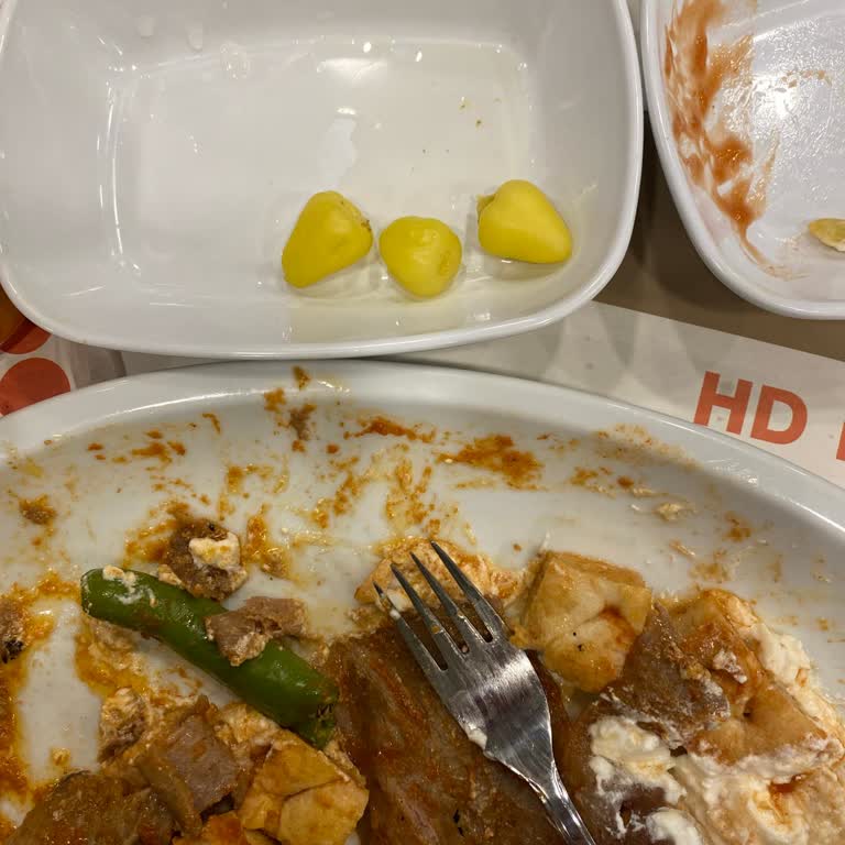 İftar Vakti Uzun Bekleyiş Ve Soğuk Servis