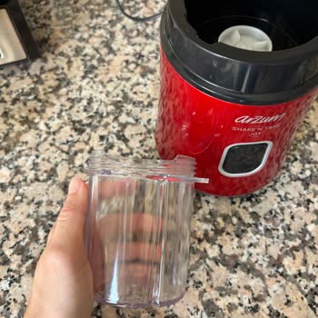 Kırık Blender Haznesi Ve İletişimsiz Satıcı