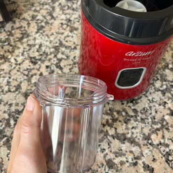 Kırık Blender Haznesi Ve İletişimsiz Satıcı