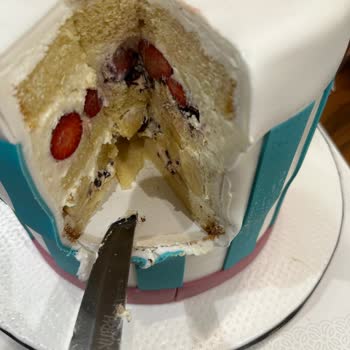 Yanlış Pasta Siparişi: Özel Günümüz Mahvoldu!