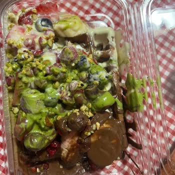 Bayat Ve Özensiz Waffle Deneyimi