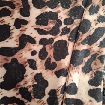 Leopar Desenli Etek İlk Giyişte Renk Değiştirdi Ve Tiftiklendi